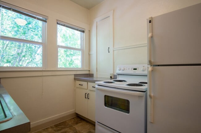 Building Photo - Lease this Beautiful Sullivan's Gulch Vintage 2-Bed w/Sunroom!