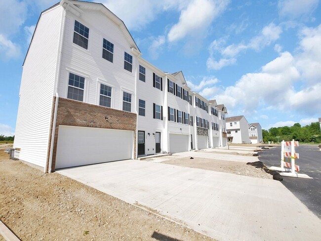 Building Photo - Modern 3 Bed, 2.5 Bath Condo – Spacious, S...