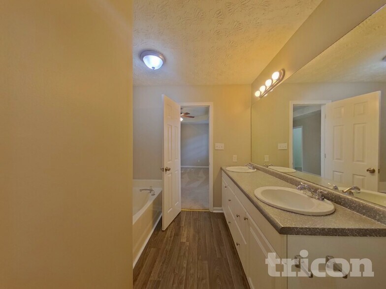 Building Photo - 355 Mary Alice Dr