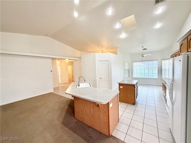 Building Photo - 5421 N Fleetwood Pl