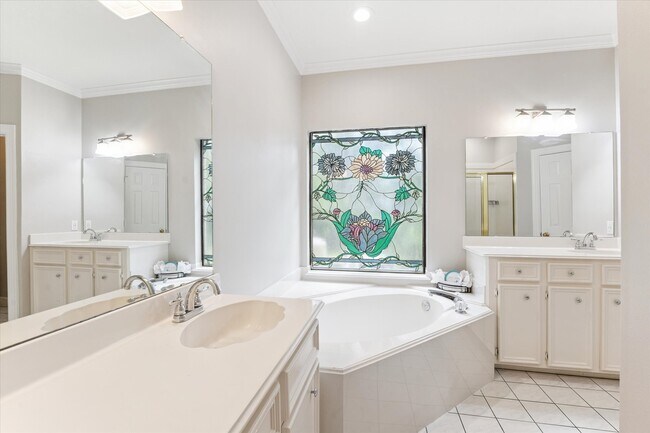 Building Photo - 23818 Pin Oak Dr