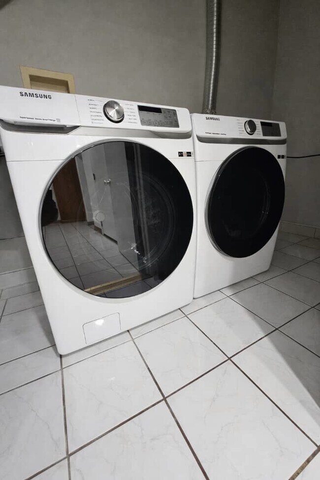 Building Photo - 770 Cordial Dr