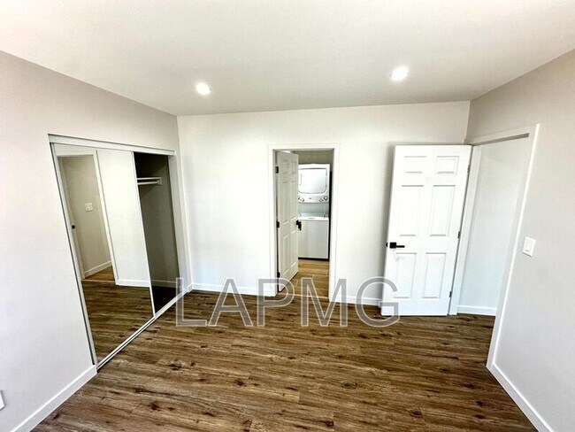 Building Photo - 2304 N Frederic St