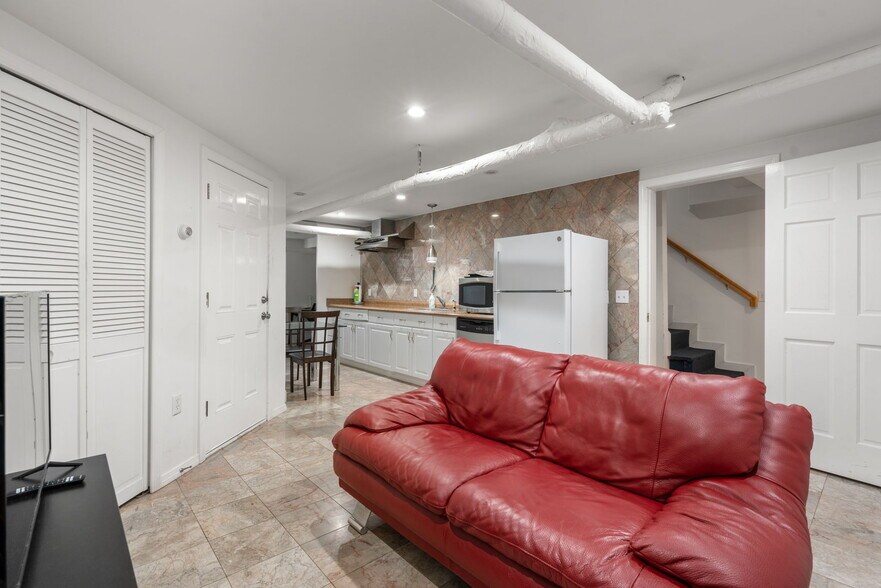 Building Photo - 407A Broadway