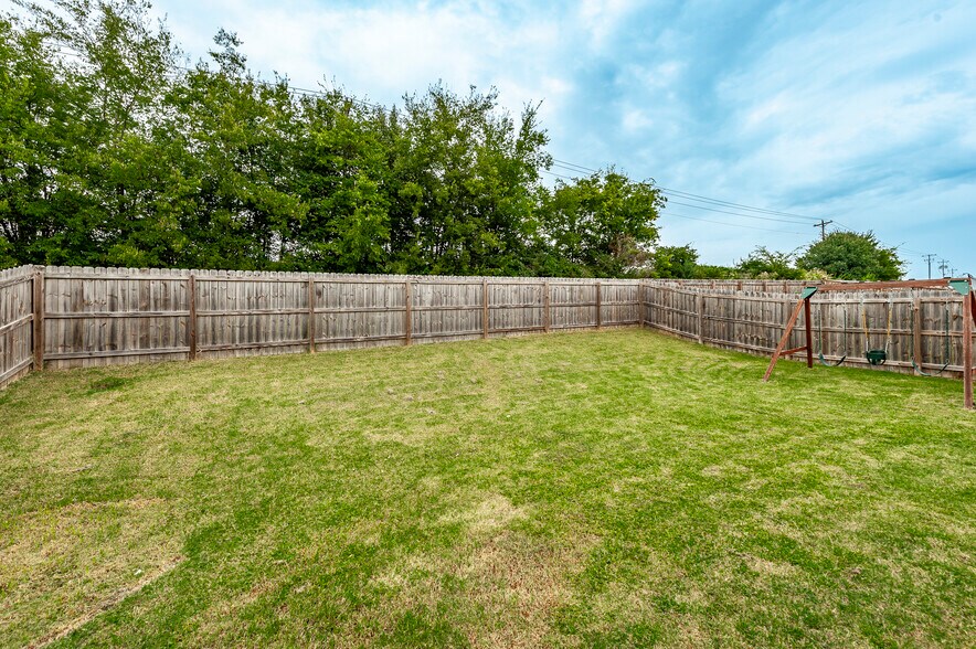 Building Photo - 1048 Westgate Dr