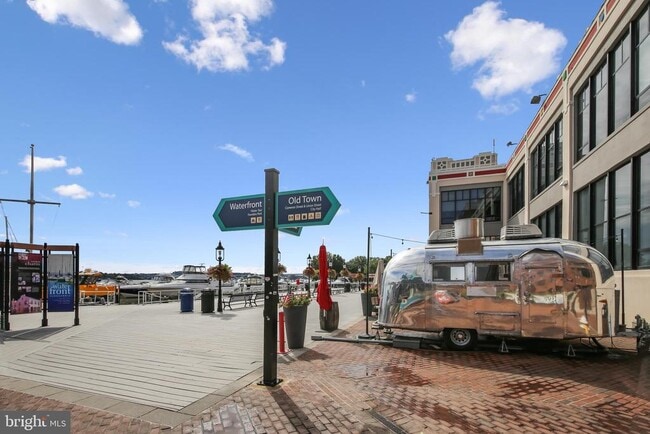 Building Photo - 501 Slaters Ln