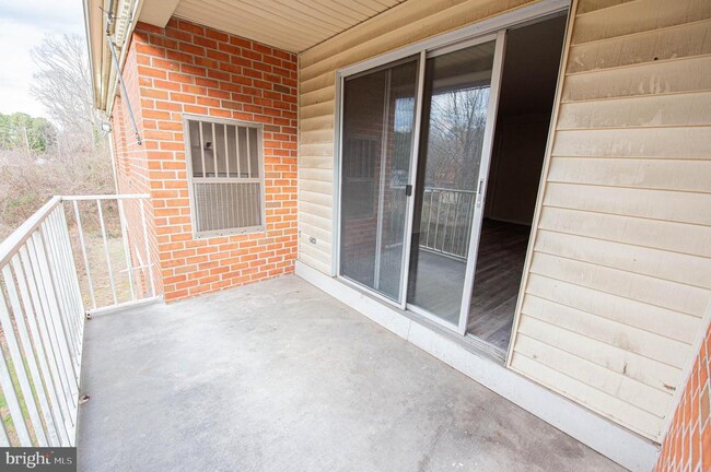 Building Photo - 804 College Ln