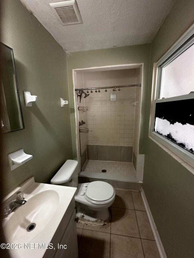 Building Photo - 472 Tara Ln