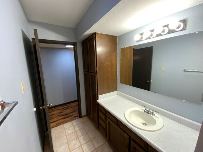 Building Photo - 3 Bedroom Single Story Home Available Near...