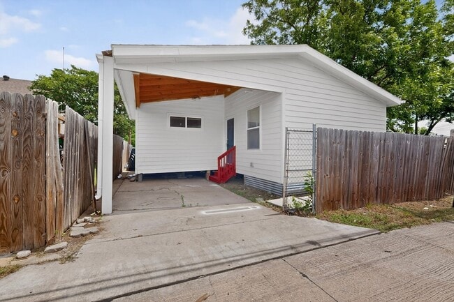 Building Photo - 1305 NW 14th St
