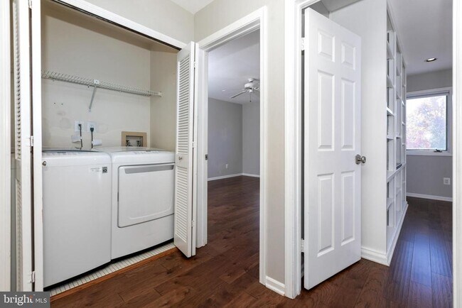 Building Photo - 11 Lexington Ct