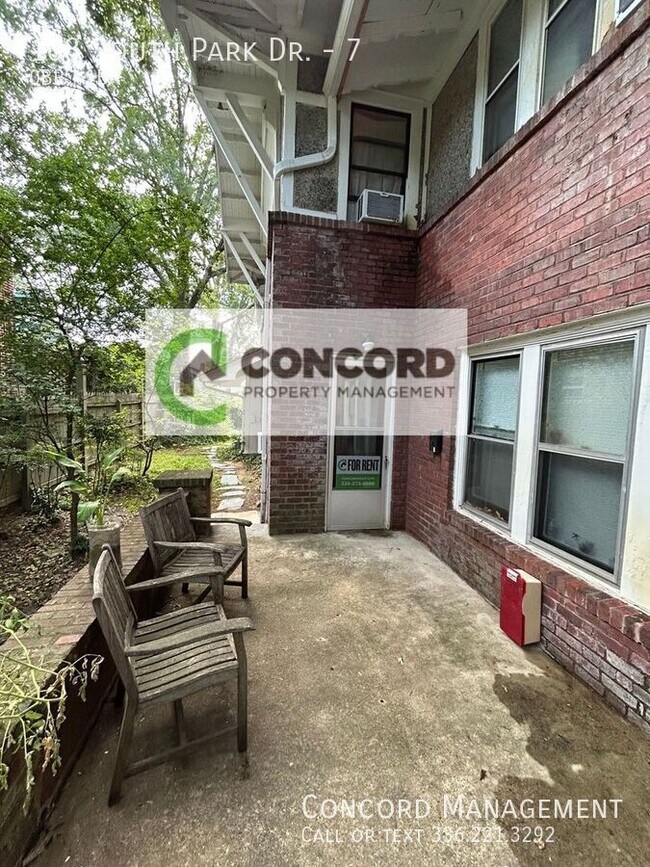 Building Photo - 108 S Park Dr