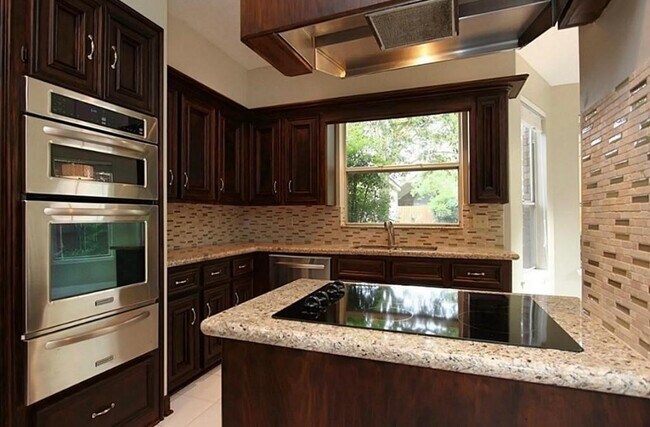 Building Photo - 23035 Lanham Dr