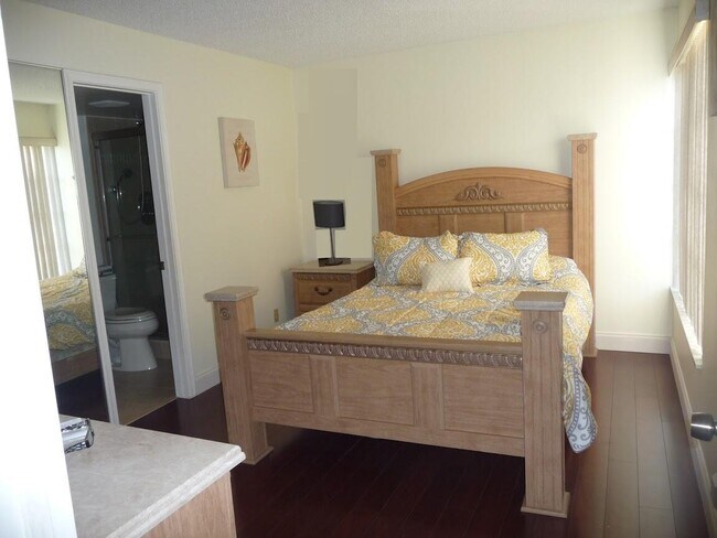 Building Photo - 3776 Inverrary Blvd