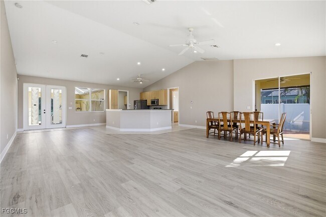 Building Photo - 1012 SE 5th Terrace