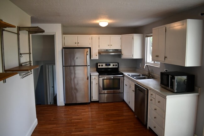Building Photo - 563 E Hilo St