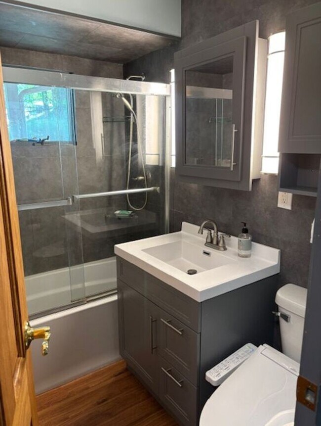 Building Photo - LAKE HOUSE...Furnished & Utilities/Wifi Included