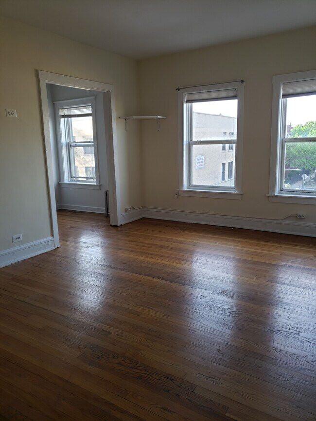 Building Photo - 2712 N Milwaukee Ave