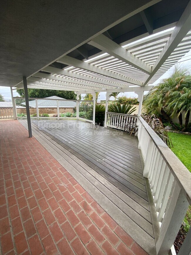 Building Photo - 373 Sierra Dr