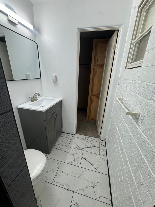 Building Photo - Twin Pines Apartments