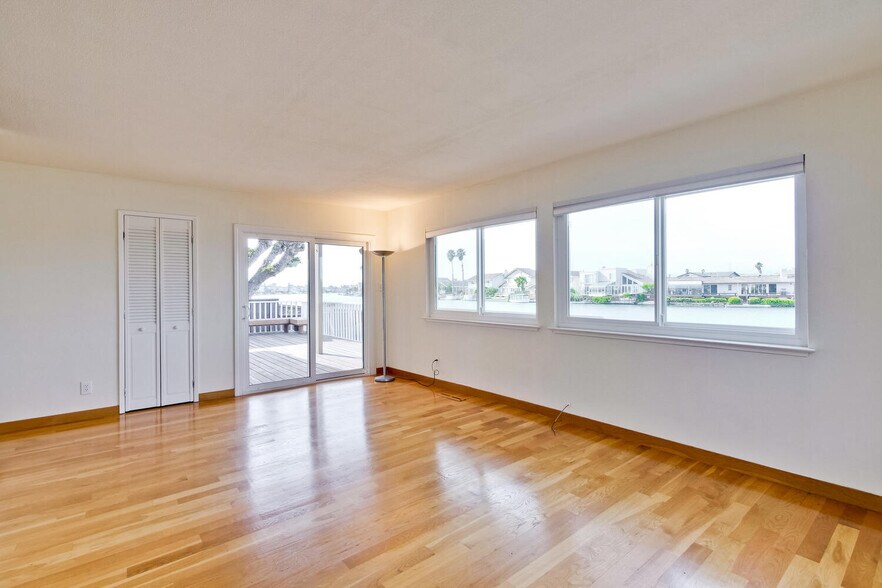 Building Photo - 255 Shearwater Is