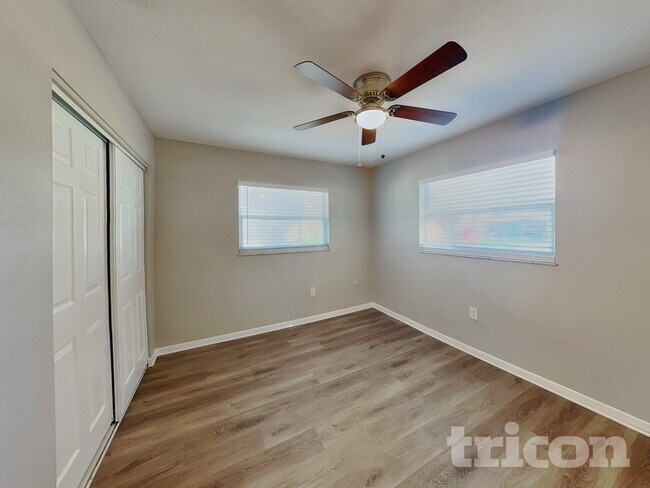 Building Photo - 1430 Thames Ln