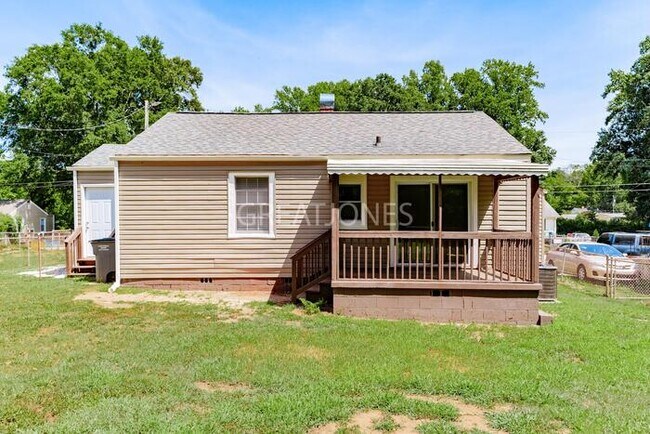Building Photo - Charming 2 Bedroom in Greenville!
