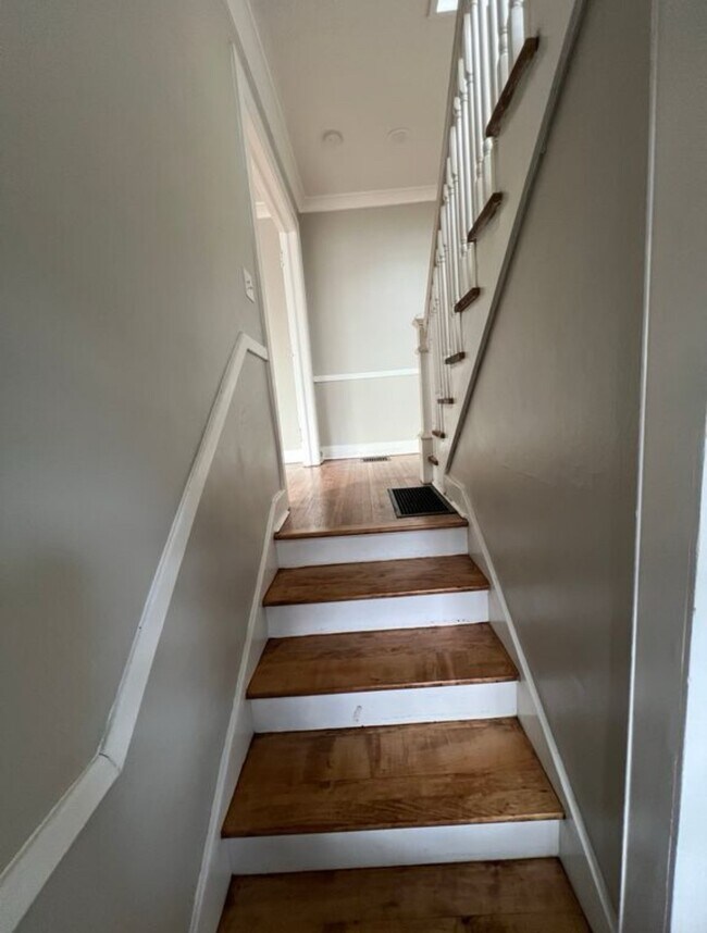 Building Photo - 216 E 49th St