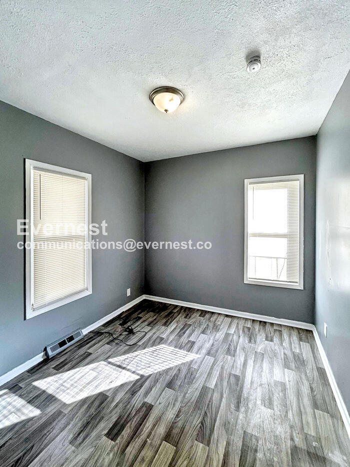 Building Photo - 3443 Regent Rd