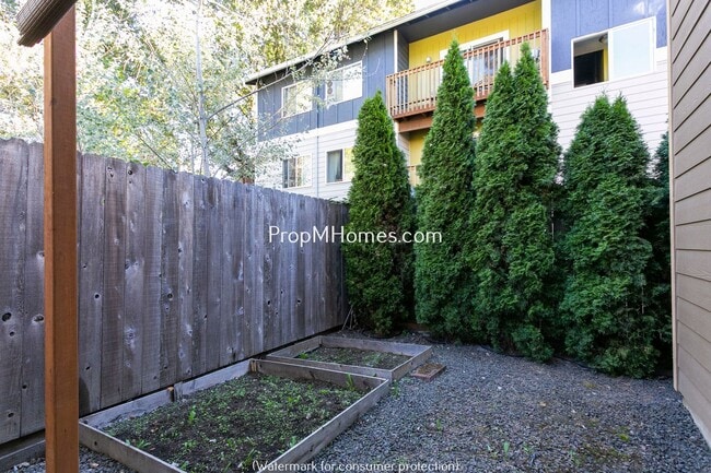 Building Photo - Charming Four Bedroom Home in Aloha on Quiet Cul-De-Sac!