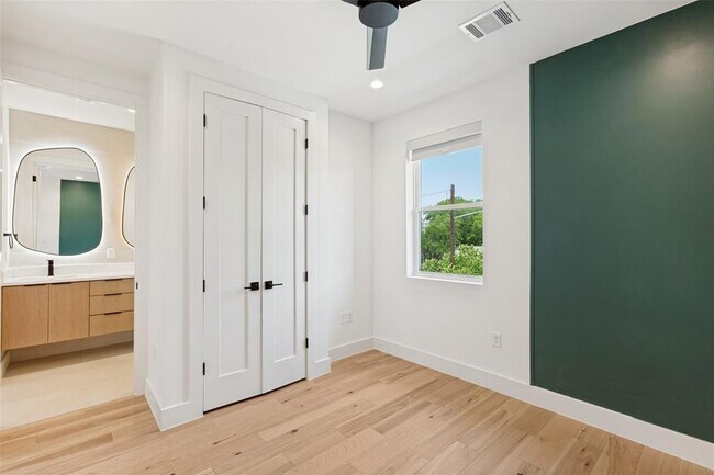 Building Photo - 1407 Valleyridge Dr