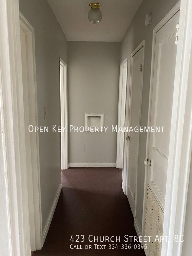 Building Photo - Personal and Cozy 2 Bed 1.5 Bathroom Apart...