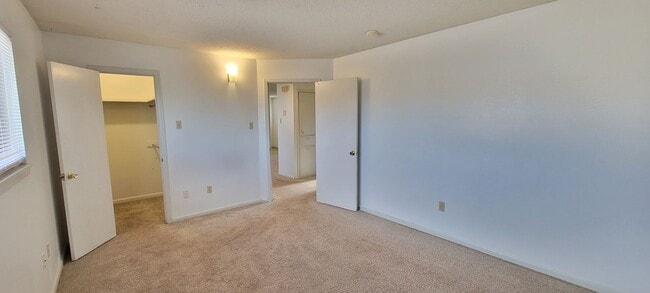 Building Photo - re1417