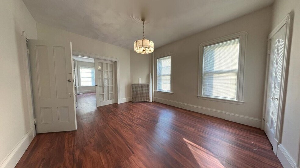 Building Photo - 206 Byron St