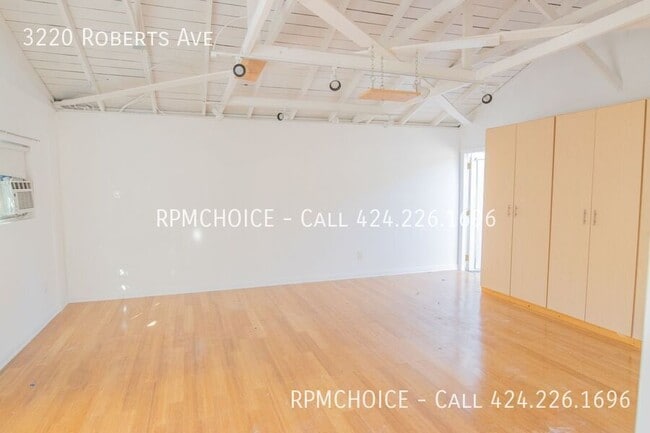 Building Photo - 3220 Roberts Ave