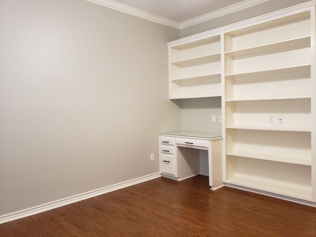 Building Photo - 3106 Lake Forest Dr