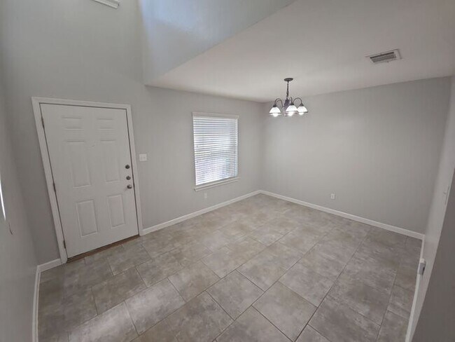 Building Photo - Cozy 3BR Home with Attached 2-Car Garage!!