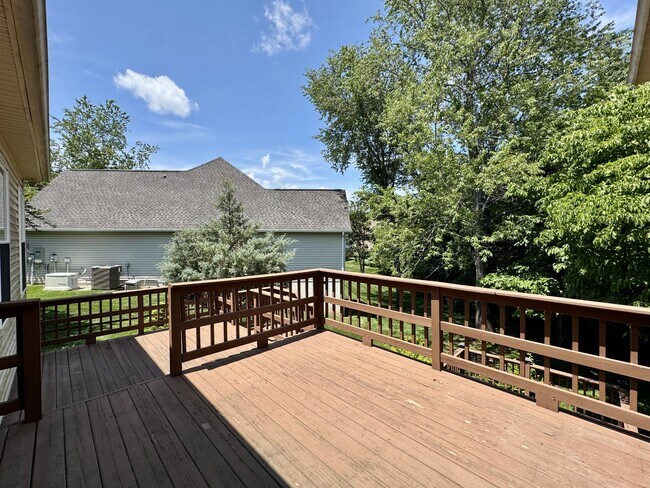 Building Photo - 513 Tanasi Cir