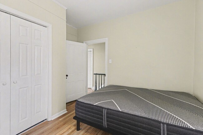 Building Photo - One bed, partially furnished, all utilities included