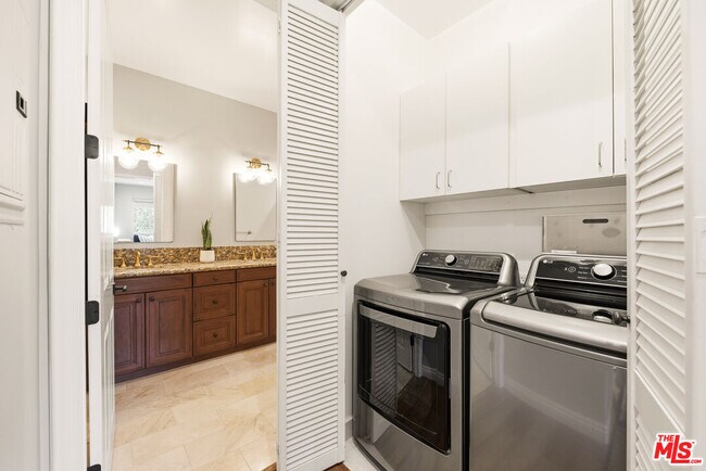 Building Photo - 28935 W Beach Ln