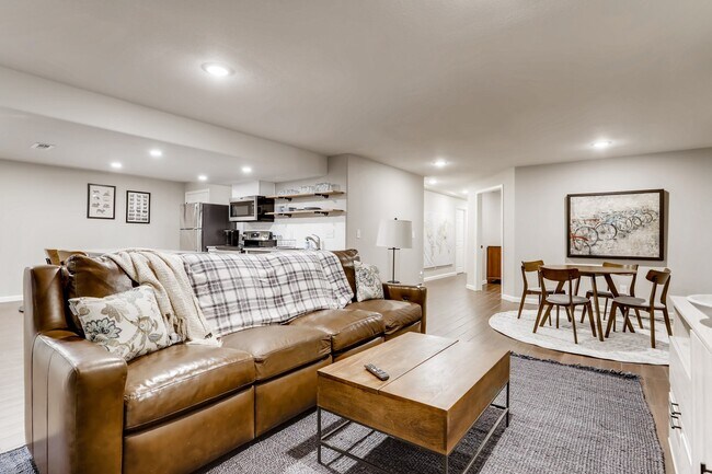 Building Photo - 6805 S Quantock Way