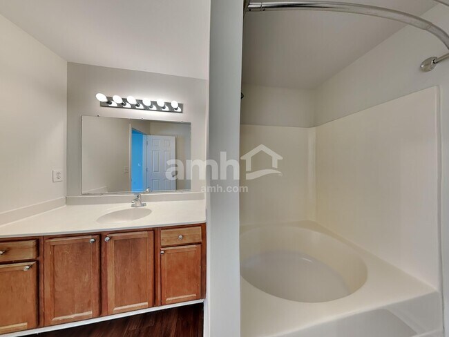 Building Photo - 233 Worcester Ln