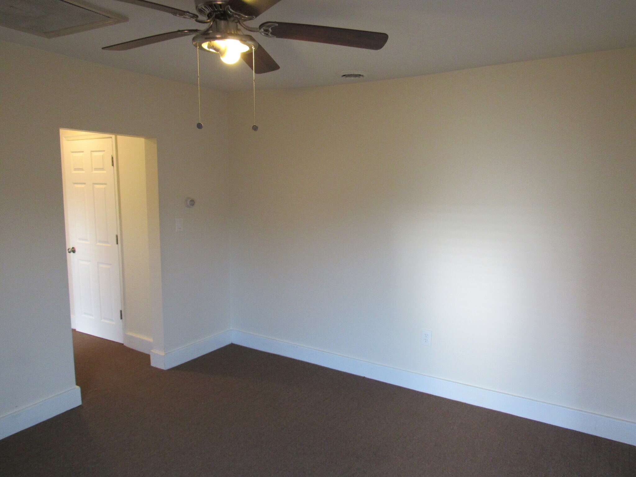 Building Photo - 132 Main St