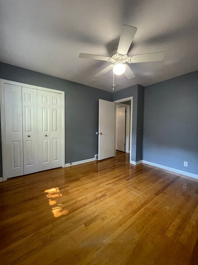 Building Photo - Three Bedroom Home in Kalamazoo