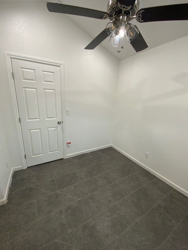 Building Photo - 1729 Bullard Ave.