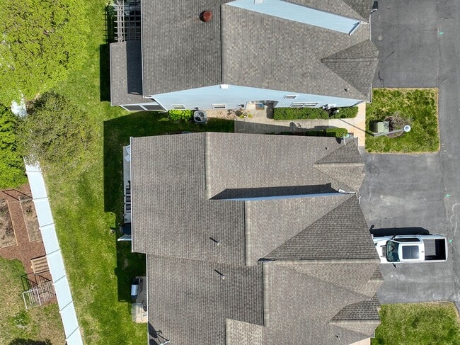 Building Photo - Year-round rental - 4 br 2.5 ba Twin Home in Seabright Village – East of Route 1