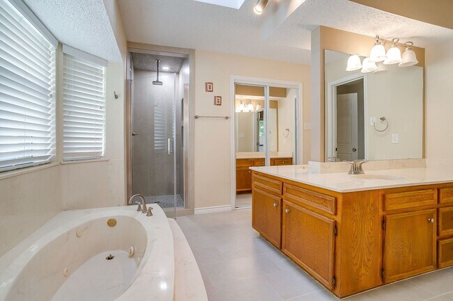 Building Photo - Great Move In Ready 3 Bedroom, 2 Bath Home Located in Northridge- Irving ISD- 75038