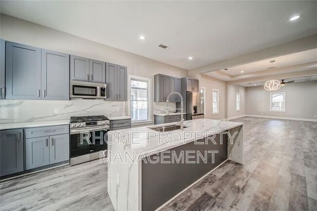 Building Photo - 1058 White Oak Ave SW