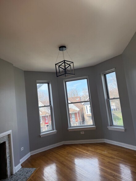 Building Photo - 6409 S Rhodes Ave