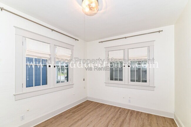 Building Photo - 1028 N Kealing Ave